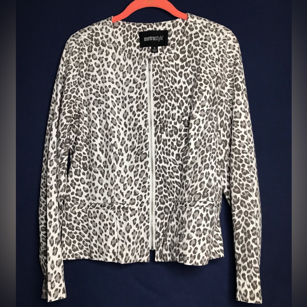 Metro style Cheetah Long sleeve coat, blazer with zipper, print blazer, short